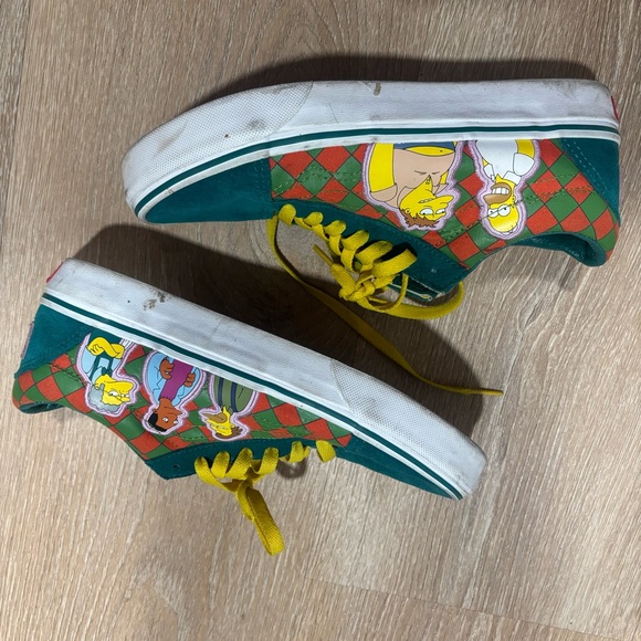 Colorful Vans Sneakers with simpsons design - Picture 3 of 8